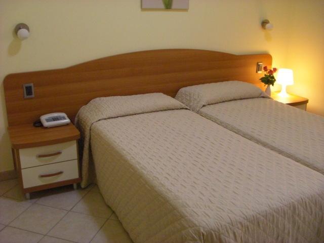 Hotel Ristorante Sbranetta Роццано Номер фото
