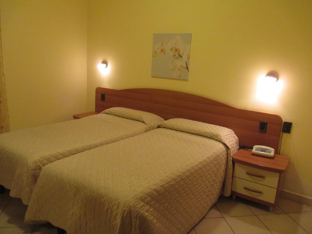 Hotel Ristorante Sbranetta Роццано Номер фото